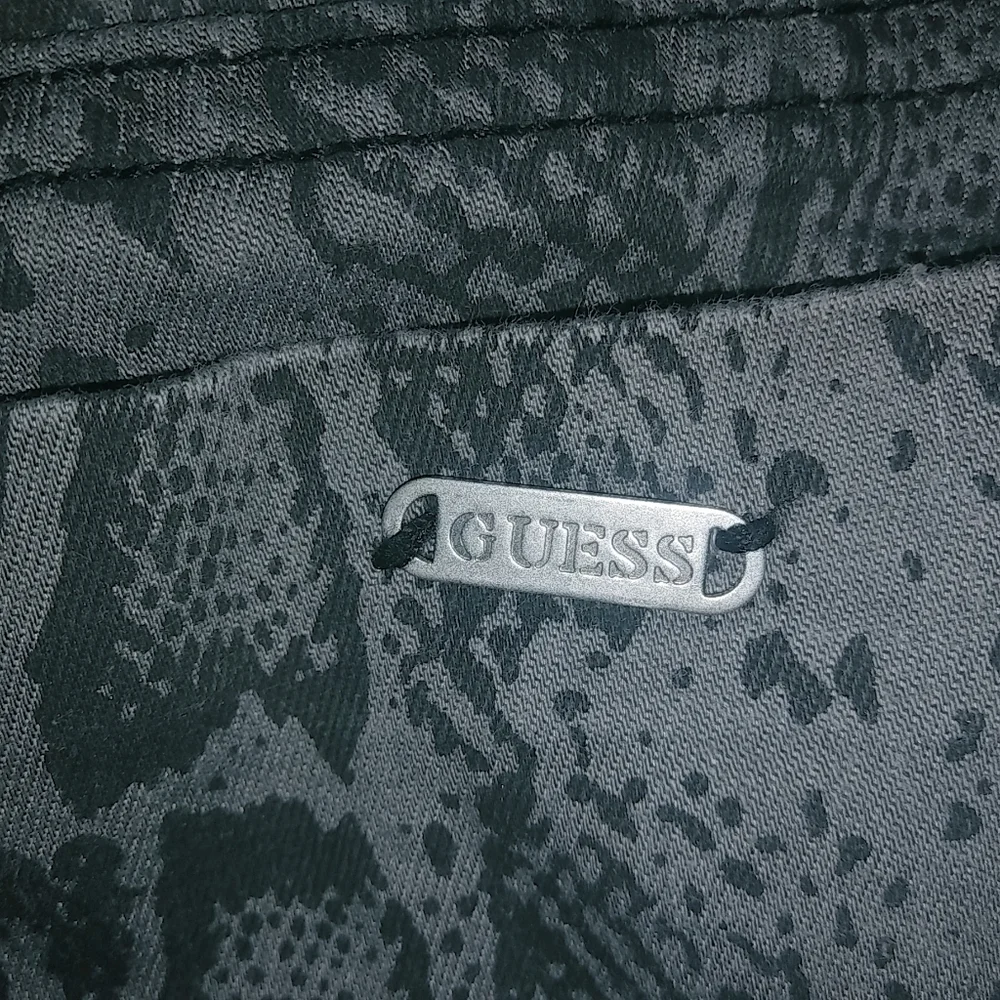 Guess 27x29 Snake Reptile Pattern Gray Cotton Skinny Pants - Picture 5 of 11